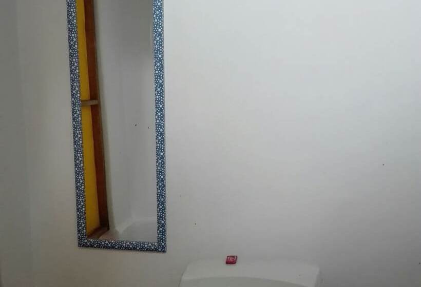 Общежитие Hostal Backpackers Villa Karejo