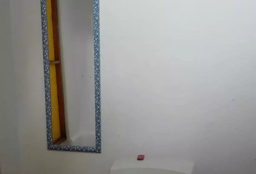 ユースホステル Hostal Backpackers Villa Karejo