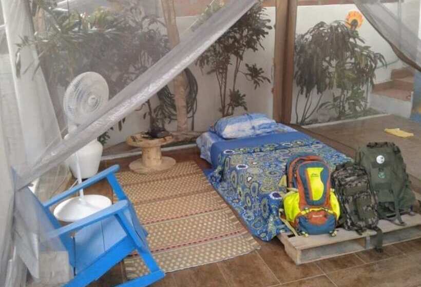 Общежитие Hostal Backpackers Villa Karejo