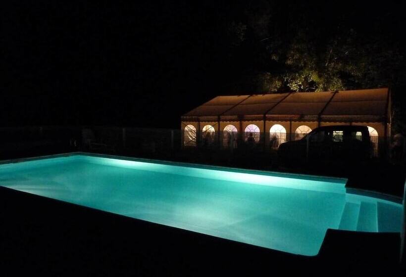 مبيت وإفطار Chambres D Hôtes Du Domaine Des Soyeux