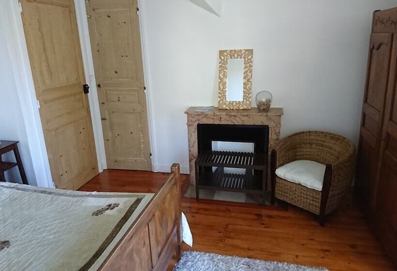 مبيت وإفطار Chambres D Hôtes Du Domaine Des Soyeux