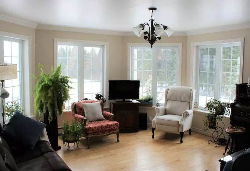 Aamiaismajoitus (B&B) Le Jardin Des Mésanges