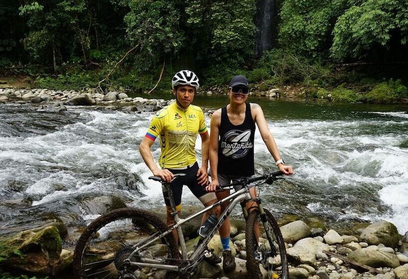 호텔 Amuntai Rainforest Lodge