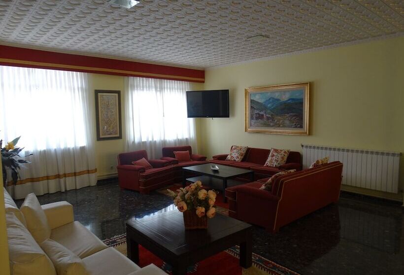 Отель Cervantes