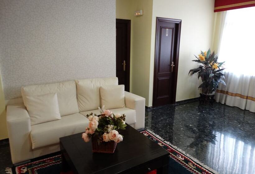 Отель Cervantes