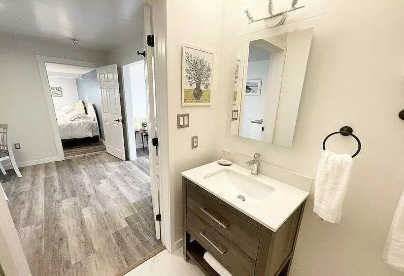 Hotelli Gateway To Greenwich Suites