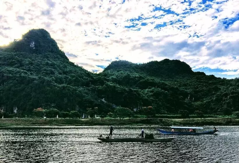 پانسیون Son River House