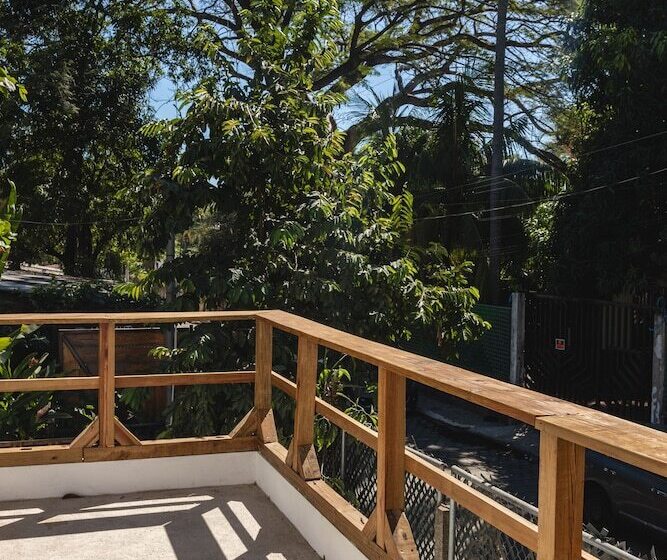 تختخواب و صبحانه Michanti