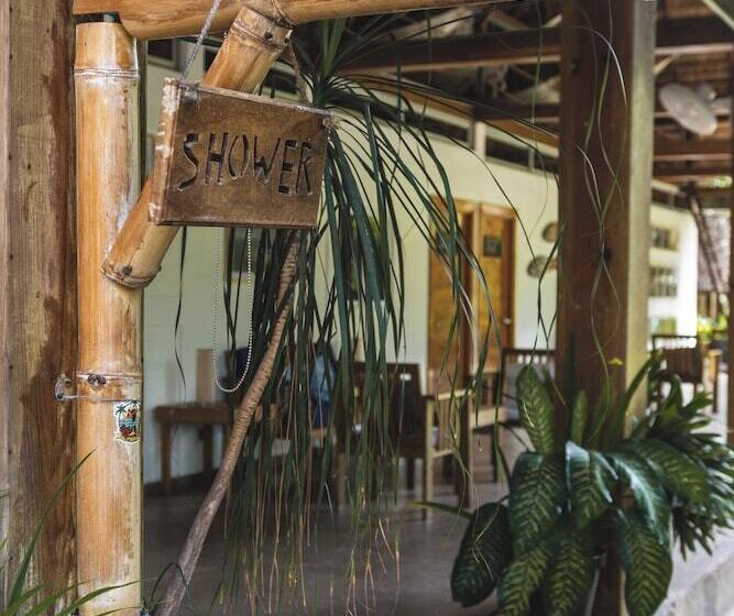 تختخواب و صبحانه Michanti