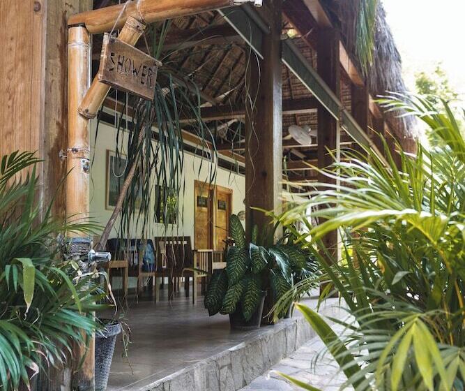 تختخواب و صبحانه Michanti