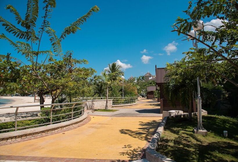 Emerald Corner At Fishermans Point