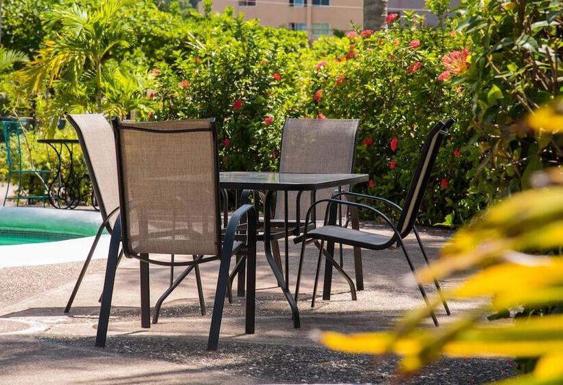 Emerald Corner At Fishermans Point