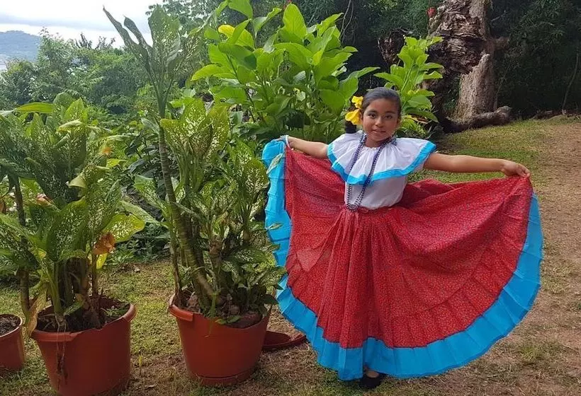 مسافرخانه Cerrito Tropical