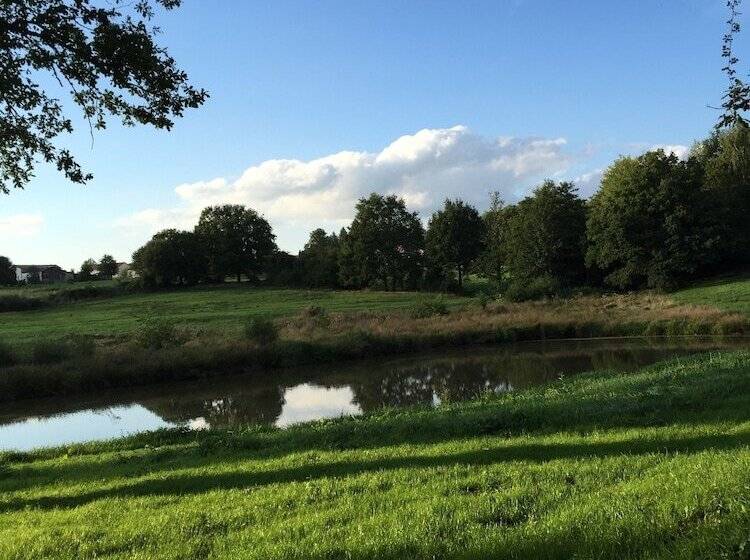 فندق Hostellerie La Bergerie Des Chapelles