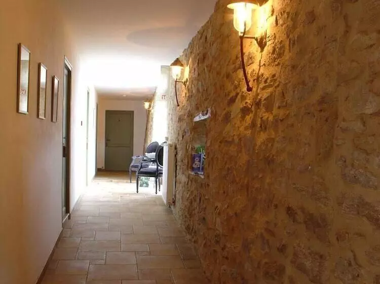 ホテル Hostellerie La Bergerie Des Chapelles