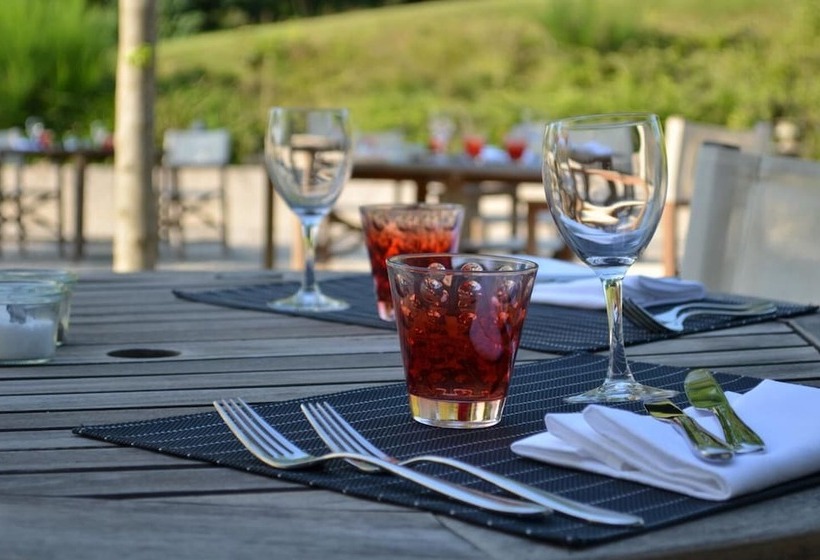 فندق Hostellerie La Bergerie Des Chapelles