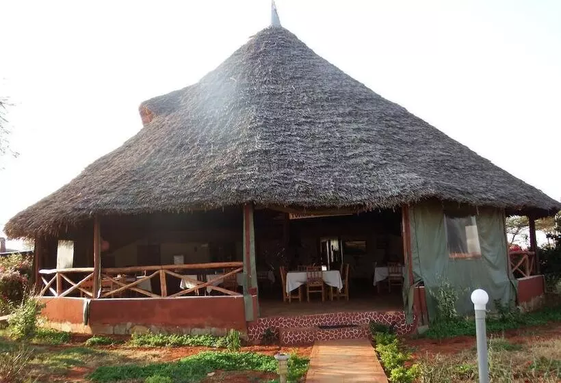 هتل Lake Jipe Eco Lodge