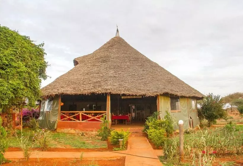 هتل Lake Jipe Eco Lodge