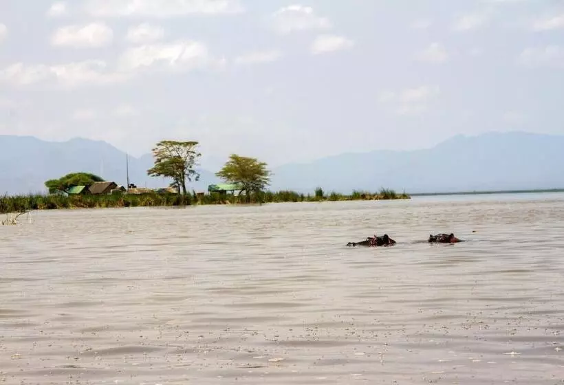 هتل Lake Jipe Eco Lodge