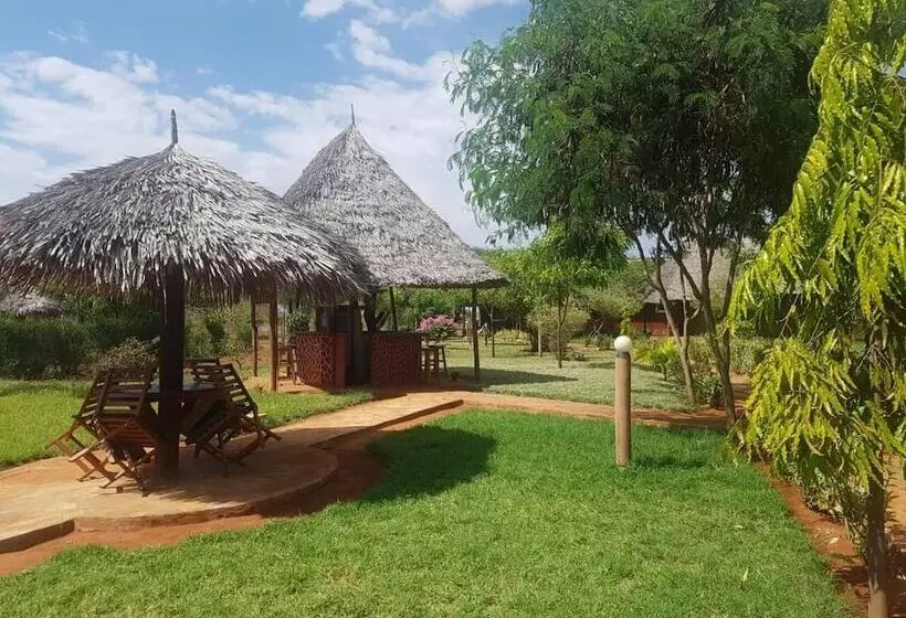 هتل Lake Jipe Eco Lodge