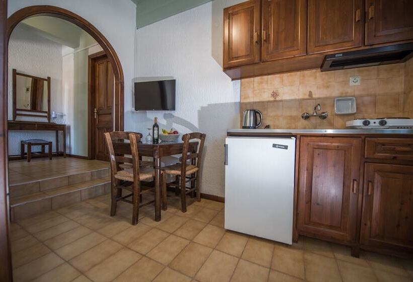 هتل Mitos Village