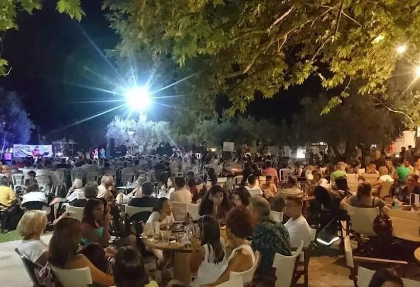 Hotelli Nisi Campsite