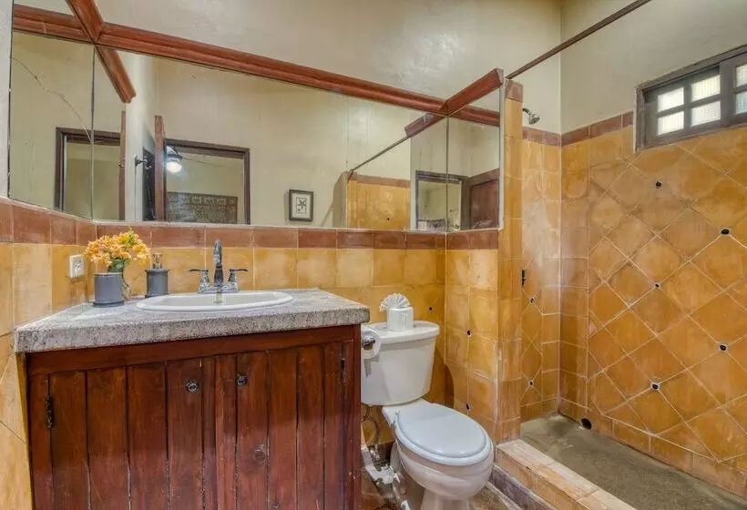 Majatalo La Veranera Guest House