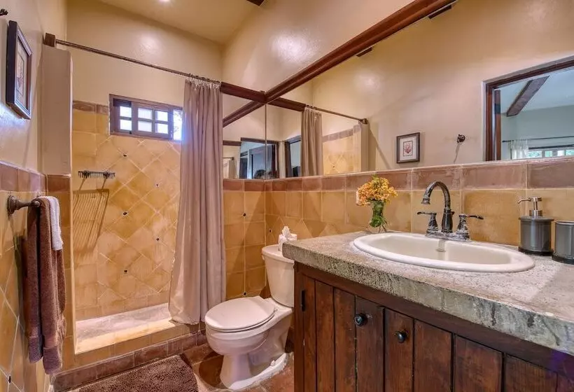 Majatalo La Veranera Guest House