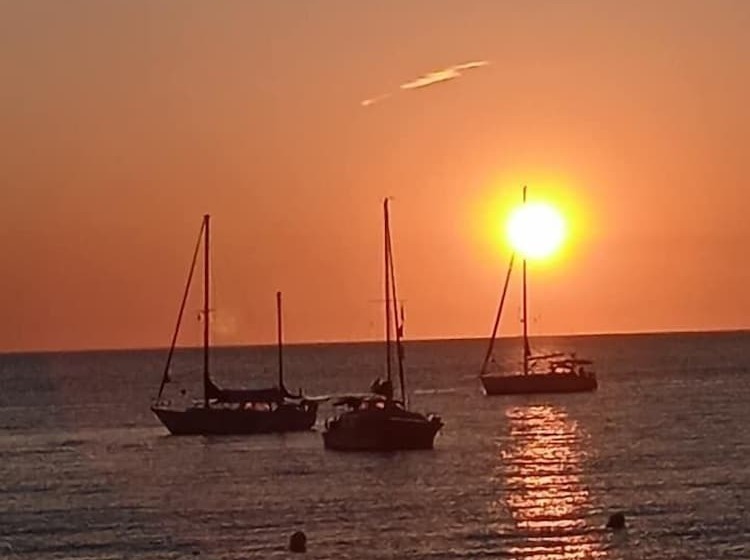 Amistat Island Hostel Ibiza Albergue Juvenil