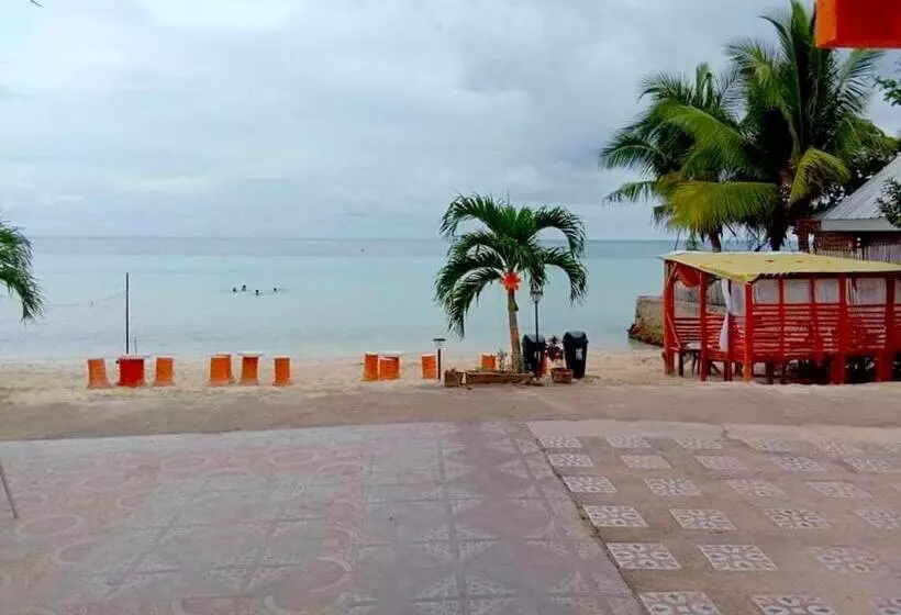 Hotelli Aizawa Beach Resort