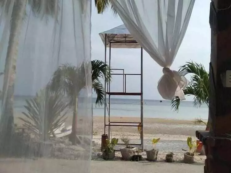 Hotelli Aizawa Beach Resort