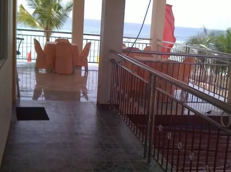 Hotelli Aizawa Beach Resort