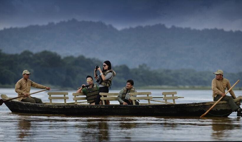 هتل Barahi Jungle Lodge