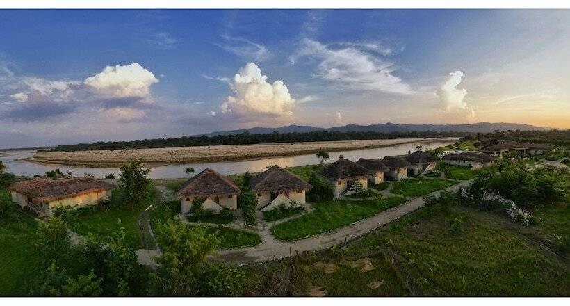 هتل Barahi Jungle Lodge