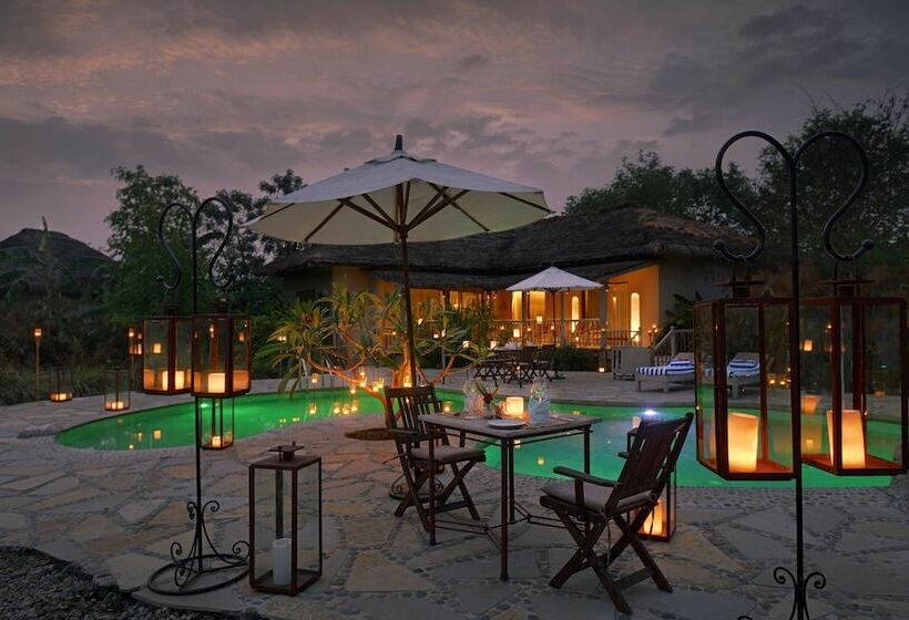 هتل Barahi Jungle Lodge