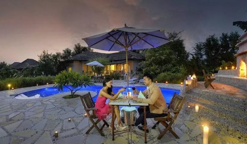 هتل Barahi Jungle Lodge