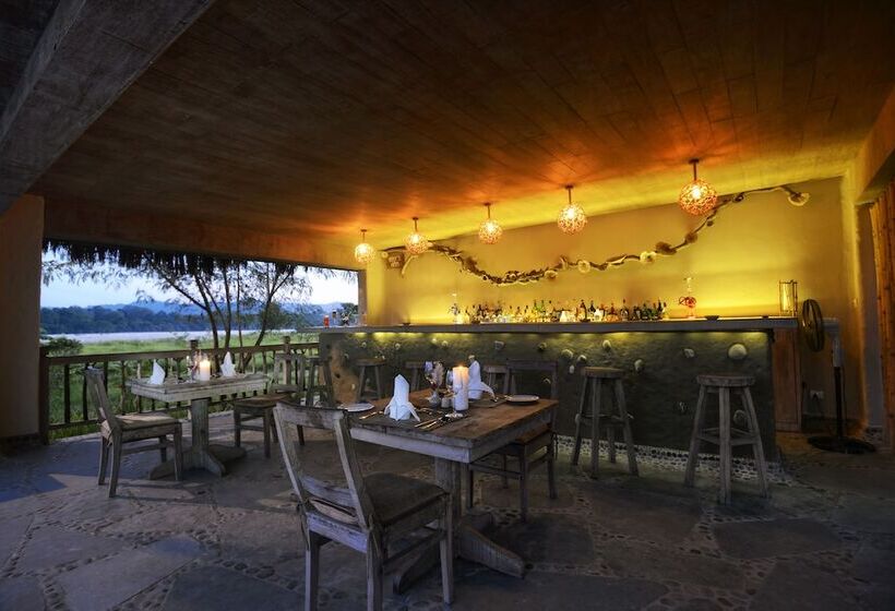 هتل Barahi Jungle Lodge