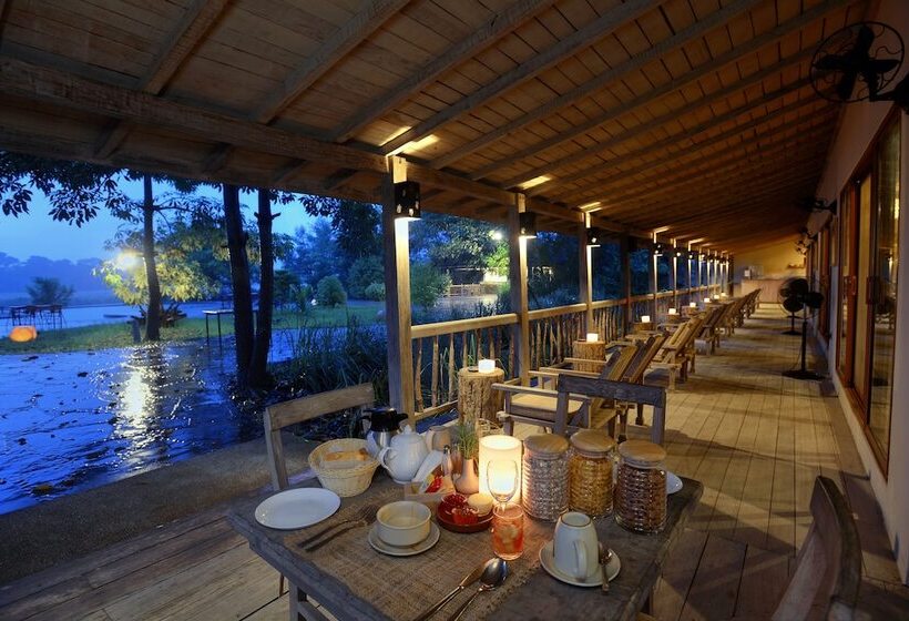 هتل Barahi Jungle Lodge