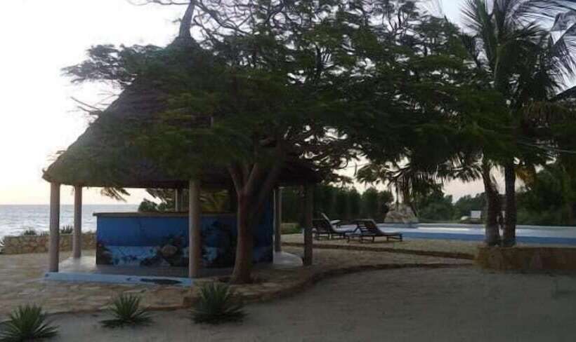 هتل Caliente Beach Lodge