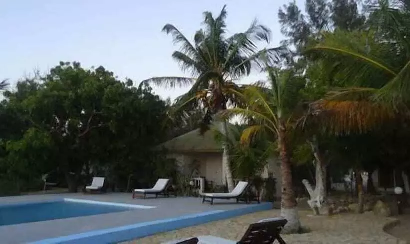 هتل Caliente Beach Lodge