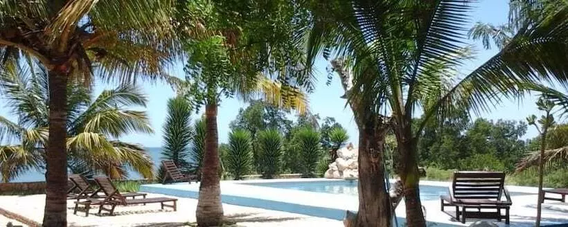 هتل Caliente Beach Lodge