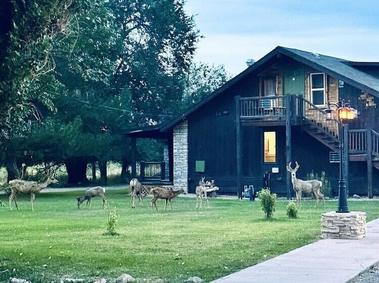 فندق Moosehead Lodge & Cabins