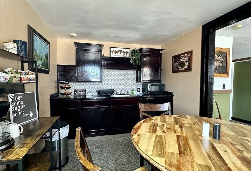 فندق Moosehead Lodge & Cabins