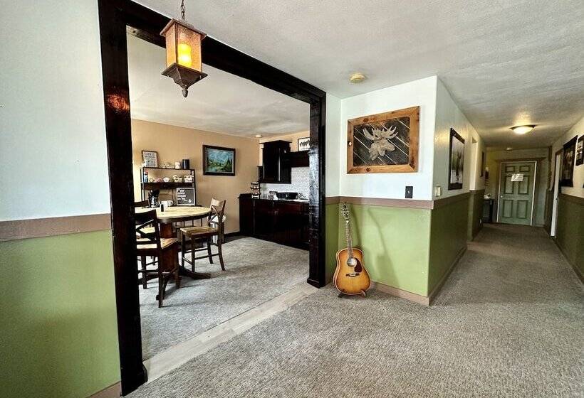 فندق Moosehead Lodge & Cabins