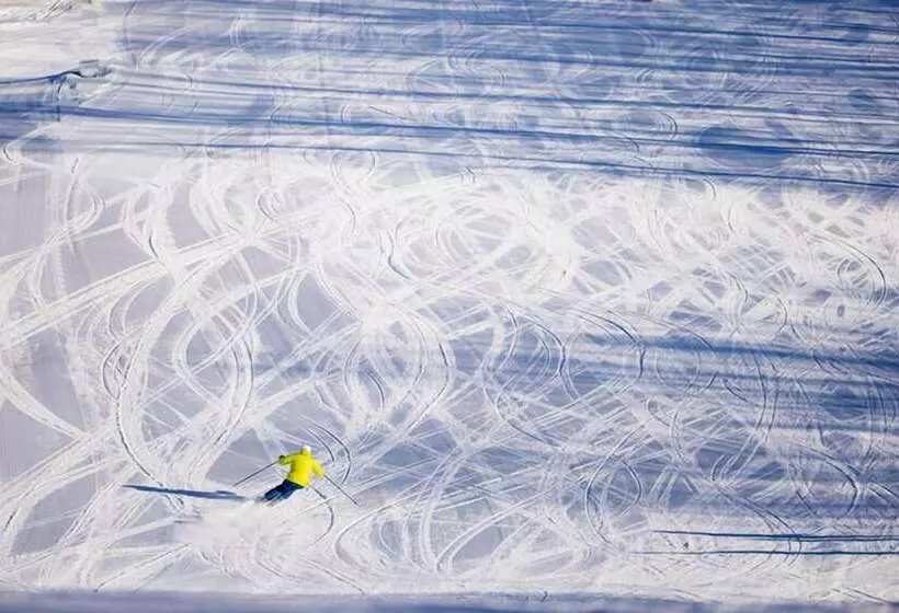 Hotelli Snowriver Mountain Resort