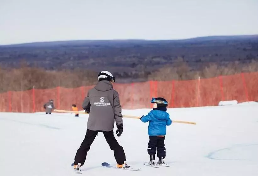 Hotelli Snowriver Mountain Resort