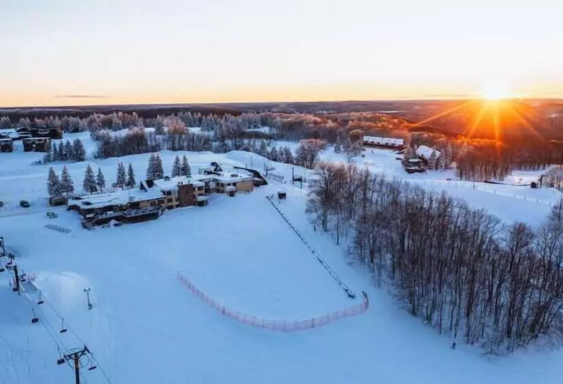 Hotelli Snowriver Mountain Resort