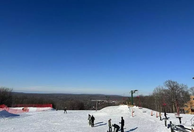 Hotelli Snowriver Mountain Resort