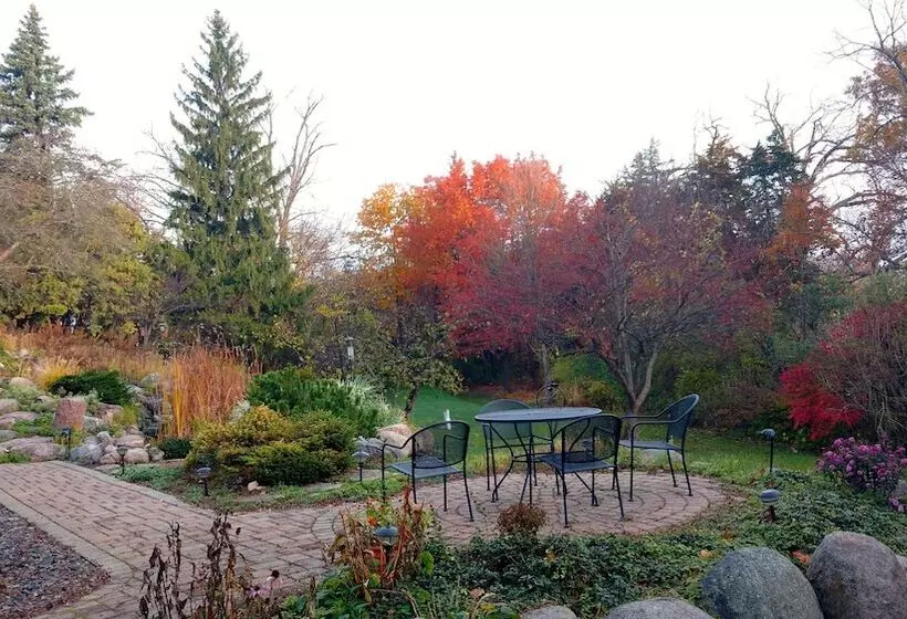 Loya S Little House Bed & Breakfast