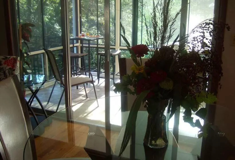 Loya S Little House Bed & Breakfast